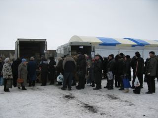 На оптовой ярмарке в Луганске возник ажиотаж вокруг куриных яиц фоторепортаж