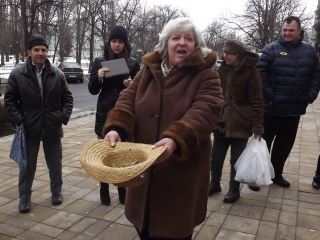 Луганские чернобыльцы собрали деньги для правительства (фото)