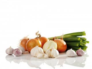 Луганчане отпугивают грипп чесноком и лимоном  Опрос Cxidinfo фото