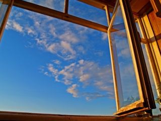 В Луганской области пенсионерка вытолкнула свою правнучку из окна второго этажа