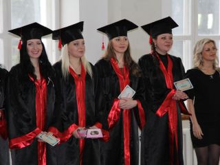 Луганских выпускников обеспечивают дополнительными возможностями для развития карьеры