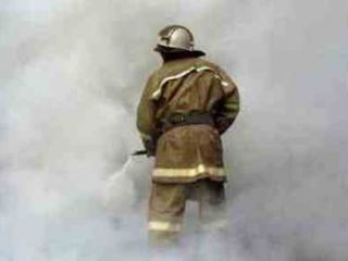 В луганской пятиэтажке загорелась квартира Один человек погиб