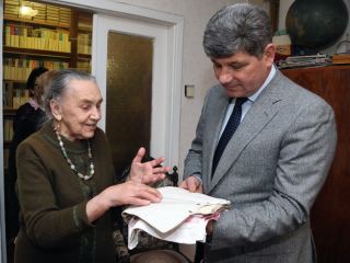 Сергей Кравченко обсудил план реконструкции Луганска с внучкой первого мэра