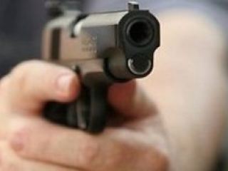 На Луганщине пьяный мужчина устроил стрельбу возле супермаркета