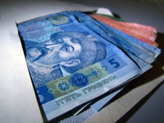 В Луганске налоговики установили  физических лиц получавших зарплату в конвертах