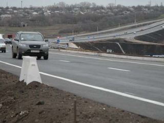 Работы по строительству кольцевой дороги вокруг Луганска выполнены лишь на