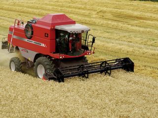 В  году аграрии Луганщины приобрели  зерноуборочных комбайнов и  тракторов