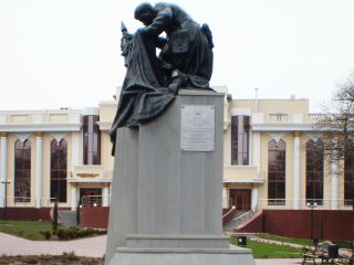 Через  лет со дня освобождения Луганска неизвестно сколько советских солдат погибло в боях за город