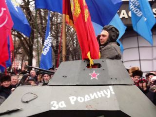 70-ю годовщину освобождения Луганска отметили военным парадом (фото, видео)