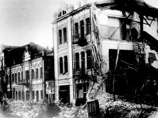 При освобождении Ворошиловграда Красная армия впервые применила ночную атаку силами дивизии