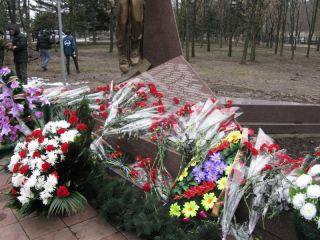 В Луганске отметили ю годовщину вывода войск из Афганистана фоторепортаж