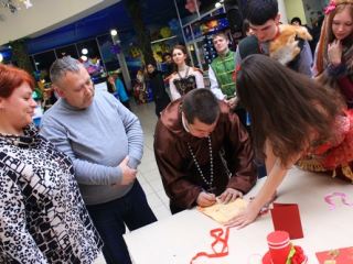 Новый дворец бракосочетаний открыли в Луганске фото