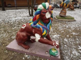 Луганский писанковый лев снова попал под удар фото