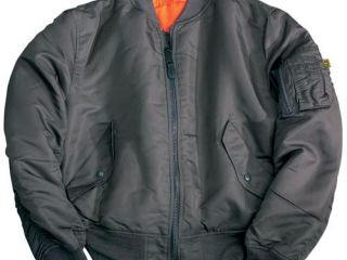 Куртка бомбер покорит мужские сердца весной  фото