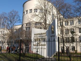 Луганские студенты поздравят свой вуз запустив в небо  открыток