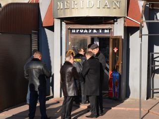 Кровавое происшествие в луганском магазине ревнивец убил соперника и застрелился сам