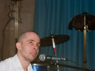 Я ни на чем не умею играть но играю и мне это весело звезда Интернета Олег Легкий