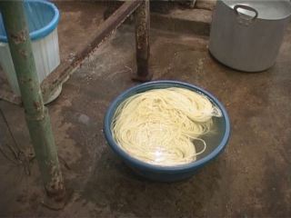 Молочный цех на Луганщине работал в условиях антисанитарии фото