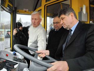 Мэр Луганска прокатился в общественном транспорте. Впечатления остались «не очень приятные» (видео)