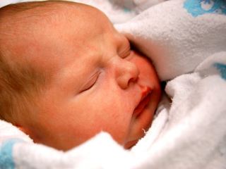 Ребеноккрепыш родился на прошлой неделе в Луганске