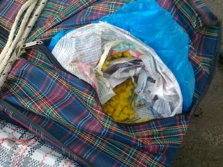 Луганские пограничники перед  марта лишили украинок контрабандной мимозы