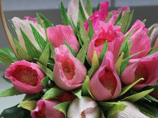 Идеи подарков к 8 марта: цветы, которые радуют глаз и желудок