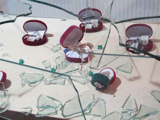 На Луганщине ограбили ювелирный магазин