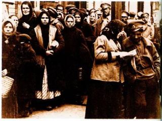 марта  года трудящиеся женщины Петрограда начали Февральскую революцию луганский историк Валерий Снегирев