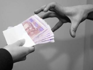 На взятке в  тыс грн поймали государственного нотариуса