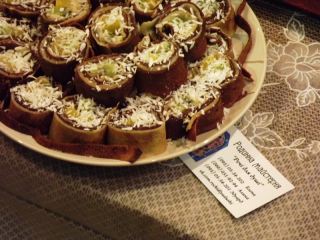 Блинные роллы приготовили в Луганске на Масленицу