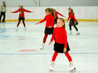 Где в Луганске покататься на коньках