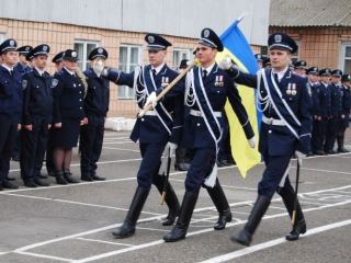 Луганский гарнизон милиции пополнили  правоохранителей фото