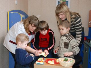 Участники Десанта добрых дел порадовали подарками детей с ограниченными возможностями