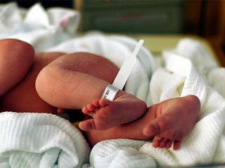 Вчера в Луганске родилось поровну мальчиков и девочек