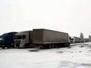 Более  машин застряли в снегу на Луганщине