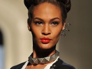 На смену клипсам из ретроэпохи приходят серьгикаффы