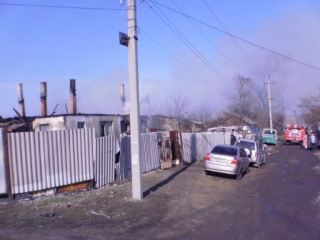 В Ровеньках сгорел жилой дом