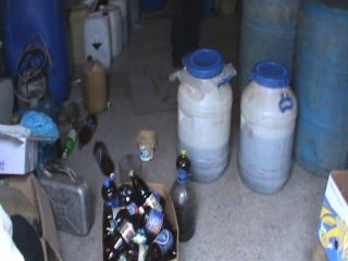 Житель Луганской области организовал дома цех по разливу молдавского коньяка