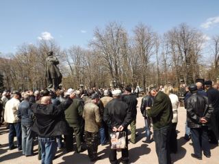 В центре Луганска чернобыльцы провели акцию в поддержку товарищей