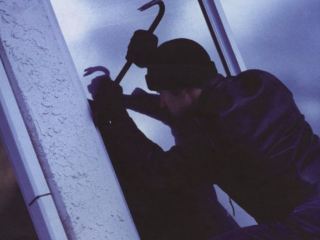 Чернокожий мужчина пытался ограбить банк в Луганске