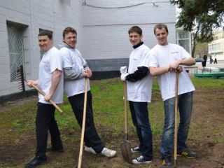 Более  волонтеров Краснодонугля вышли на субботник фото