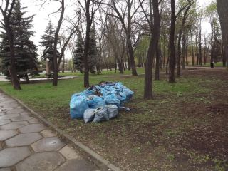 Чистым Луганск после субботника оставался недолго фото