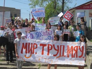 Кто если не мимими В Луганске праздновали альтернативный Первомай фото видео