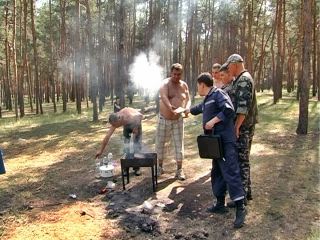 Луганчане игнорируют запрет на посещение лесов фото