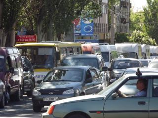 В центре Луганска перекрыли движение Образовалась пробка фото