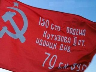 В Луганске подняли красное знамя Победы