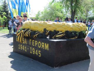 В Луганске возложили Венок Памятифото видео