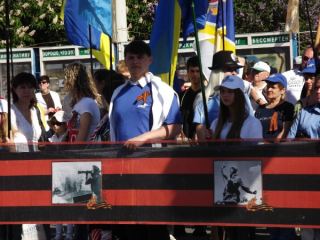 День Победы в Луганске отметили митингом и парадом (фото, видео)
