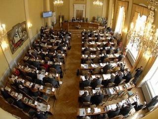 Луганские депутаты предложили разогнать горсоветы Львова и ИваноФранковска