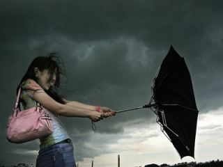 Штормовое предупреждение объявлено в Луганске